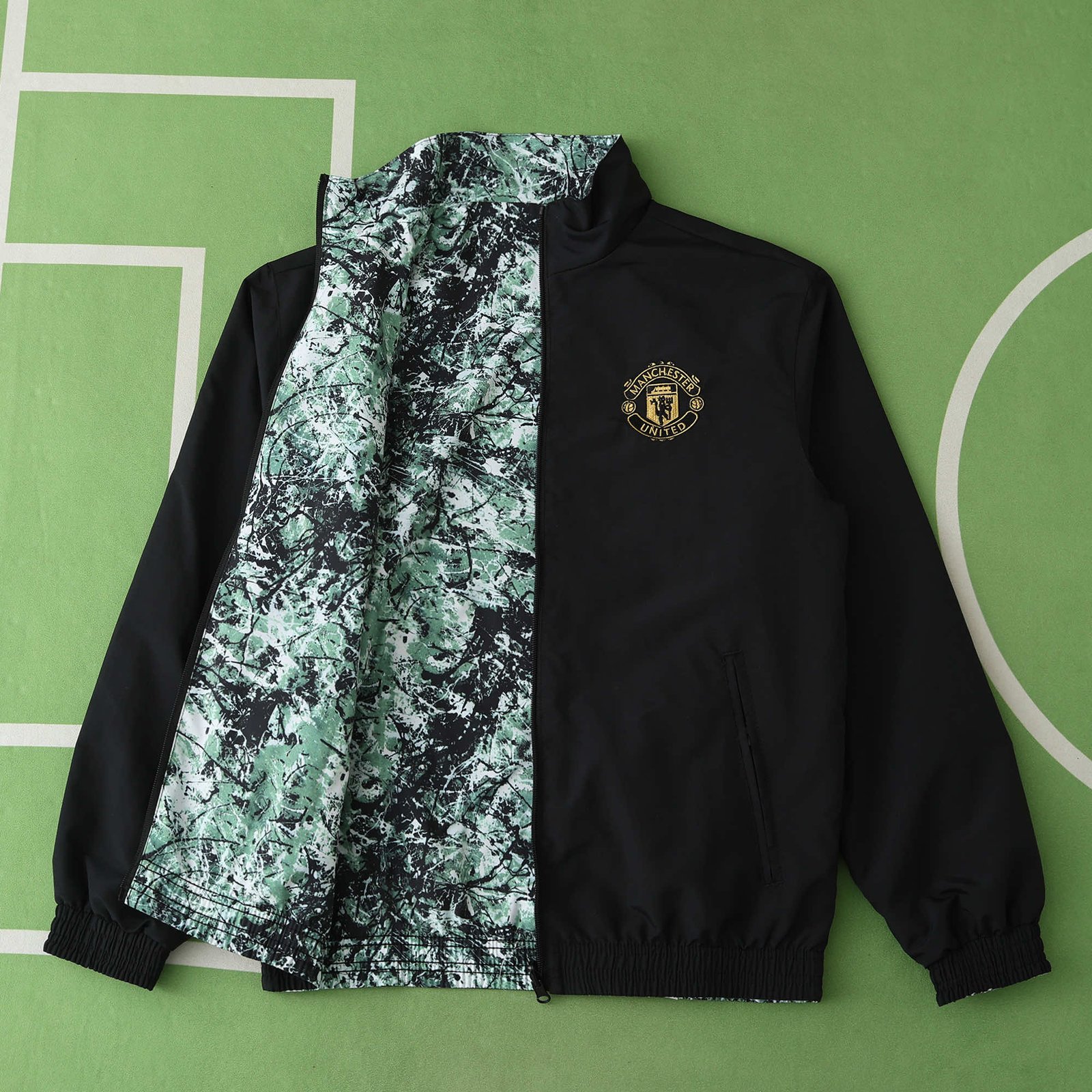 55ef22a726 2425 Manchester United F.C. Wear on both sides windbreaker - Billede 1