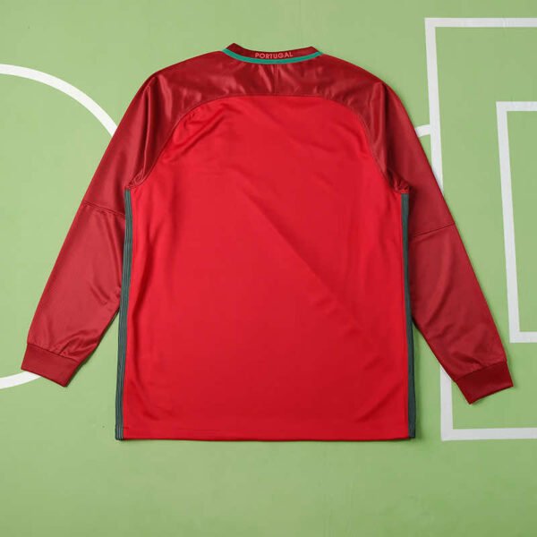 16 season Portugal home retro Long sleeve Fan version - Imagem 3