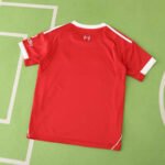 ⁦2526 season Liverpool F.C. home Kids kit⁩ - الصورة ⁦11⁩