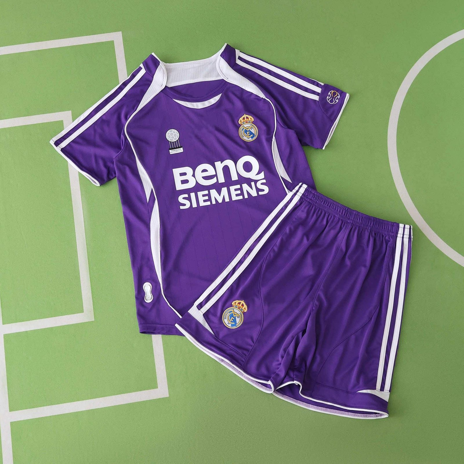102c9c82f8 2006 season Real Madrid CF third retro Kids kit – Image 1