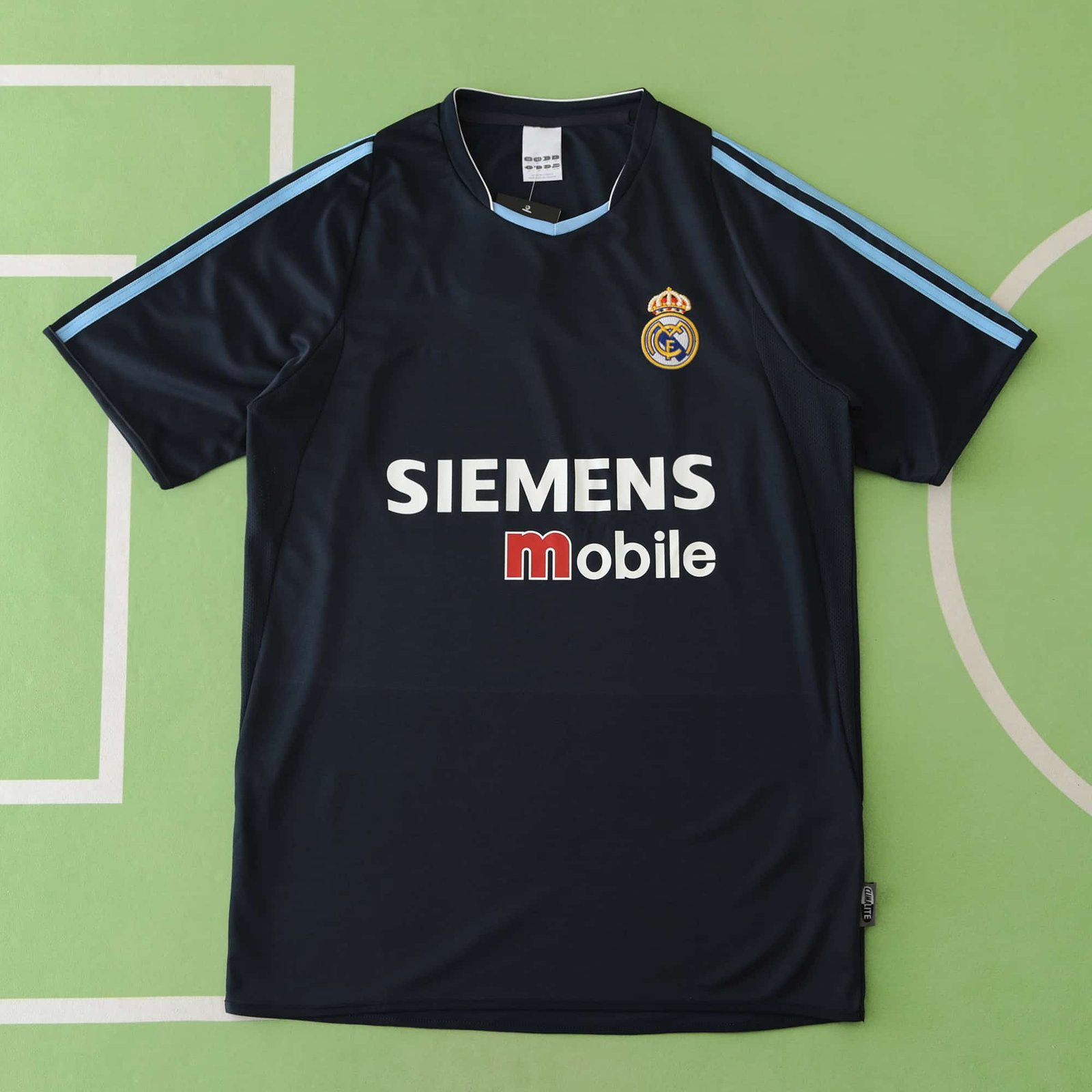 28d75cd1fe 0304 season Real Madrid CF away retro Fan version - الصورة 1