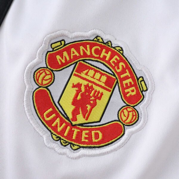 ⁦2526 season Manchester United F.C. home shorts⁩ - الصورة ⁦5⁩