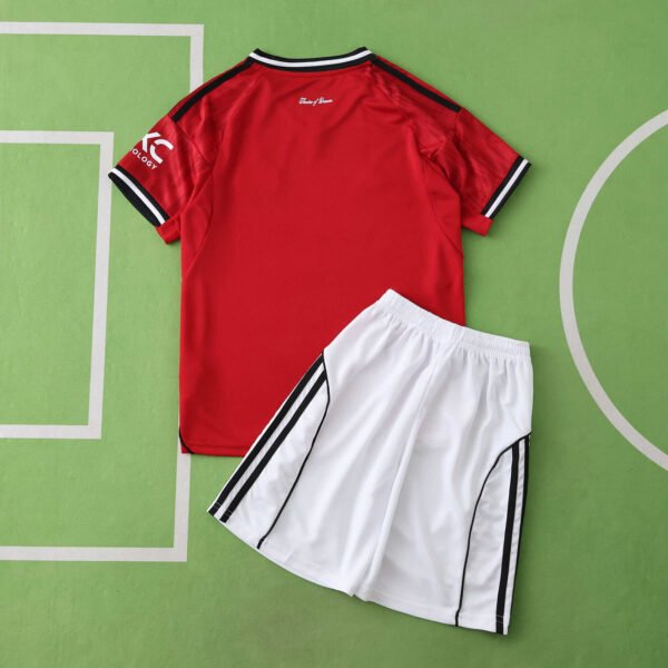 ⁦2526 season Manchester United F.C. home Kids kit⁩ - الصورة ⁦16⁩